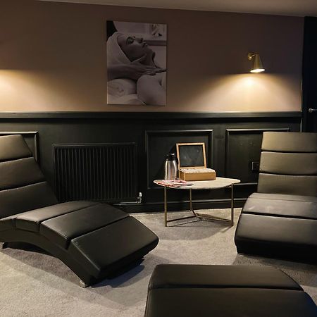 リザム・セント・アンズ Hy Lytham St Anne'Sアパートホテル エクステリア 写真 A home theater