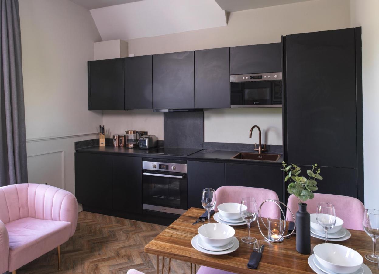 リザム・セント・アンズ Hy Lytham St Anne'Sアパートホテル エクステリア 写真 A kitchen in a serviced apartment in London