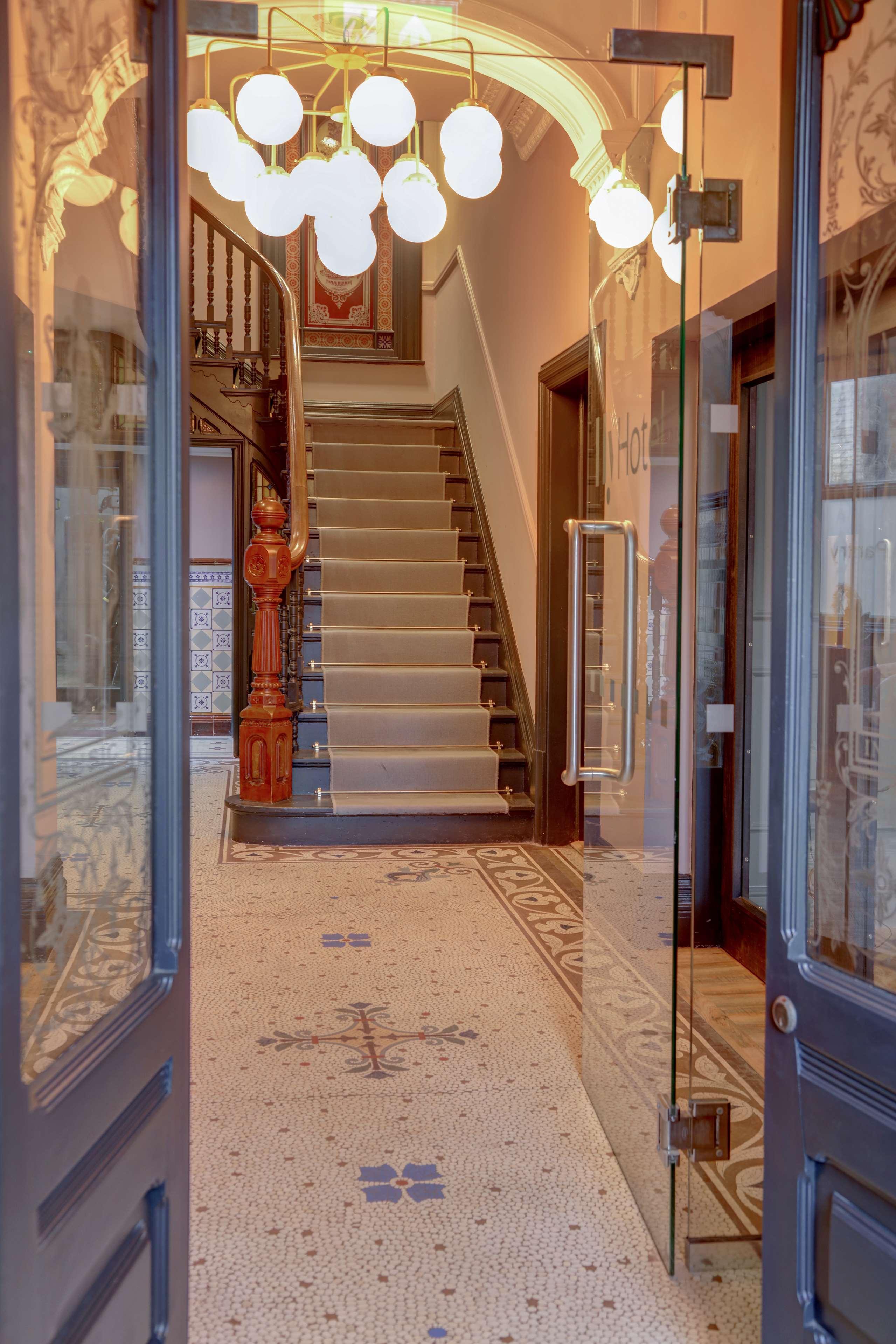 リザム・セント・アンズ Hy Lytham St Anne'Sアパートホテル エクステリア 写真 Entrance to the hotel