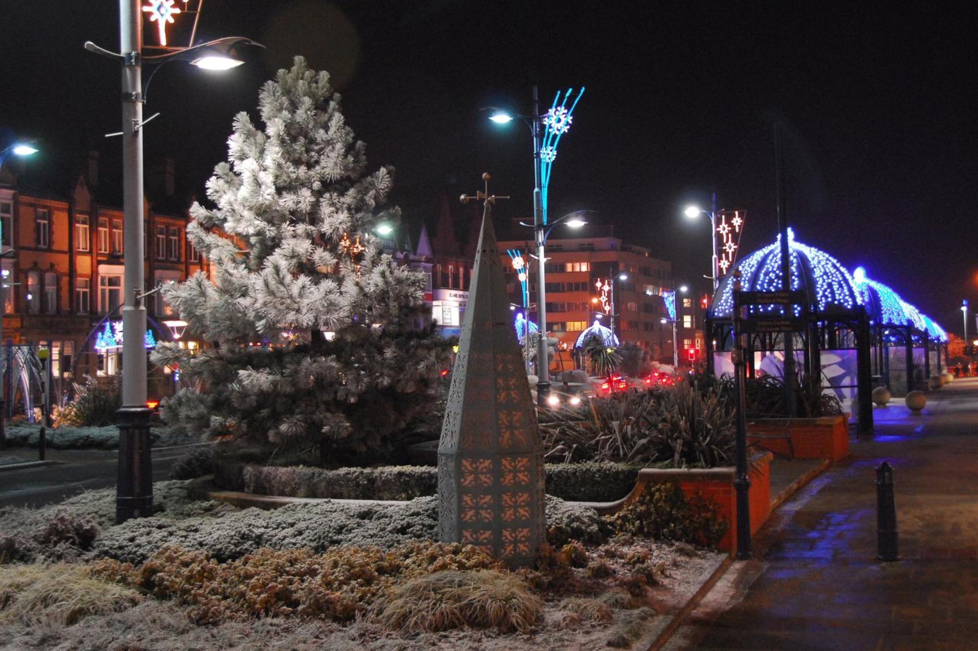 リザム・セント・アンズ Hy Lytham St Anne'Sアパートホテル エクステリア 写真 The town centre at Christmas