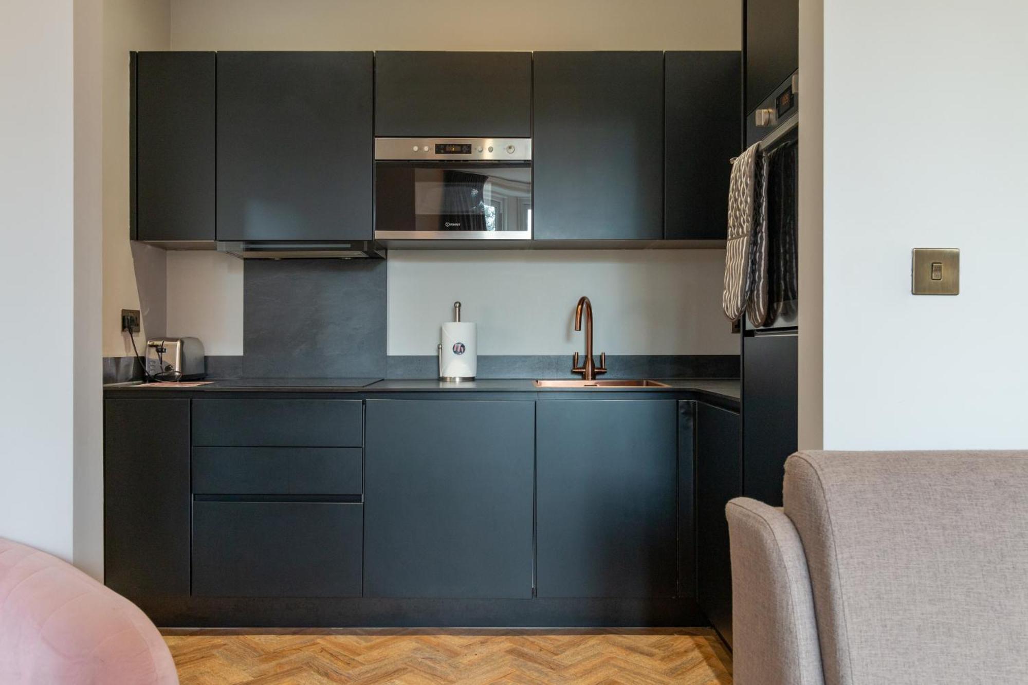 リザム・セント・アンズ Hy Lytham St Anne'Sアパートホテル エクステリア 写真 A kitchen in a serviced apartment in London