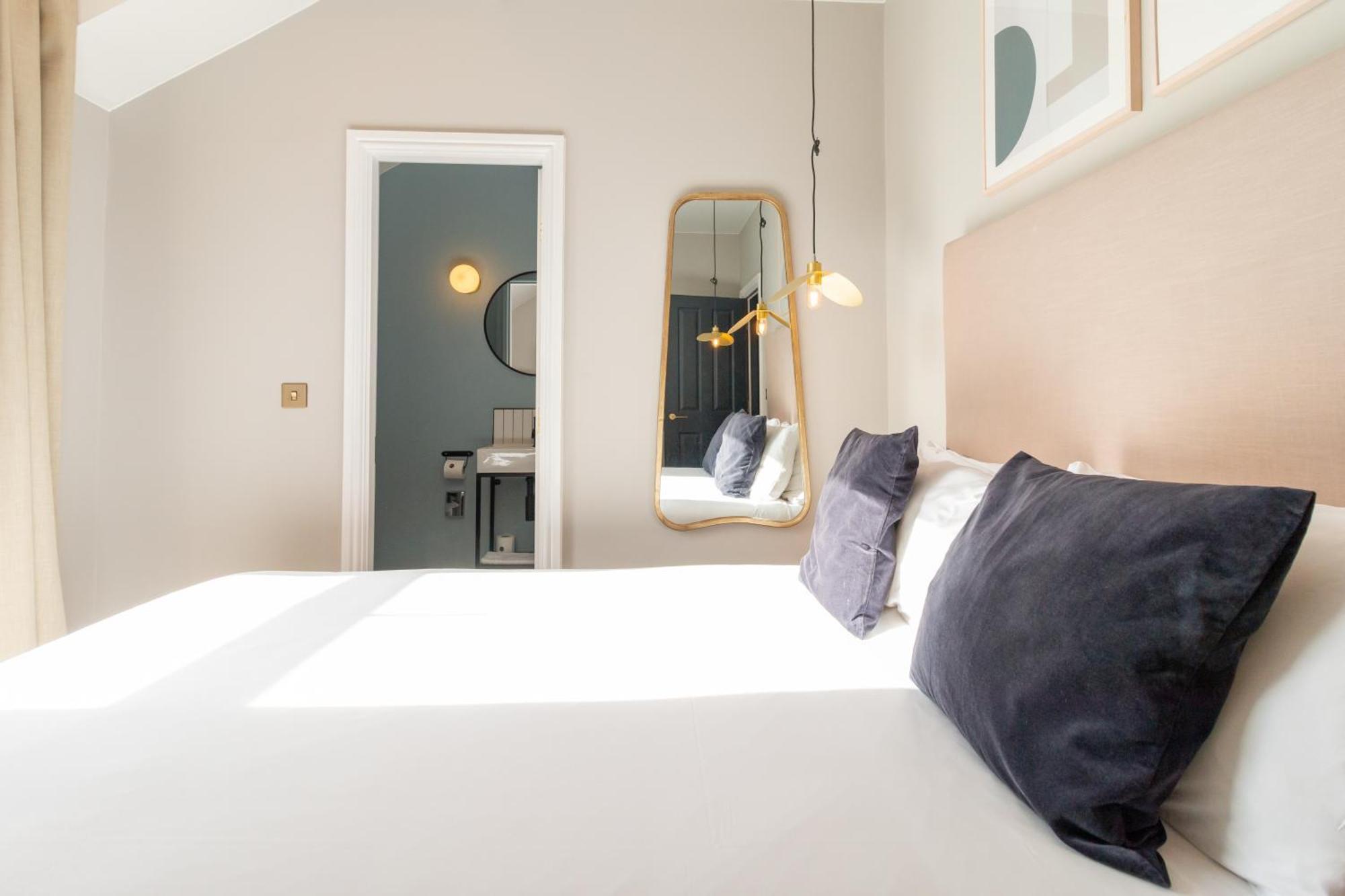 リザム・セント・アンズ Hy Lytham St Anne'Sアパートホテル エクステリア 写真 A bedroom at the hotel