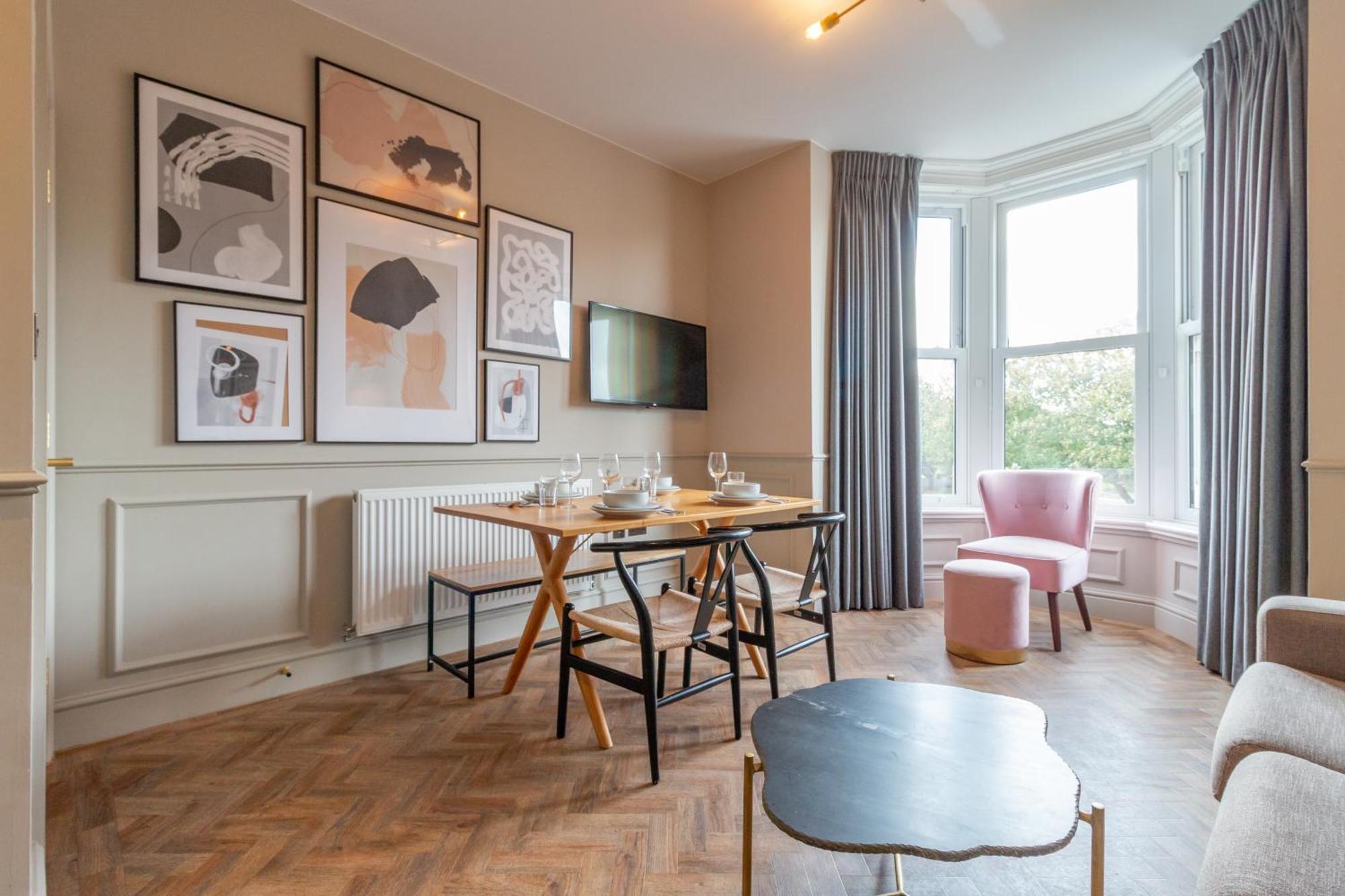 リザム・セント・アンズ Hy Lytham St Anne'Sアパートホテル エクステリア 写真 The interior of a typical apartment at The Gate