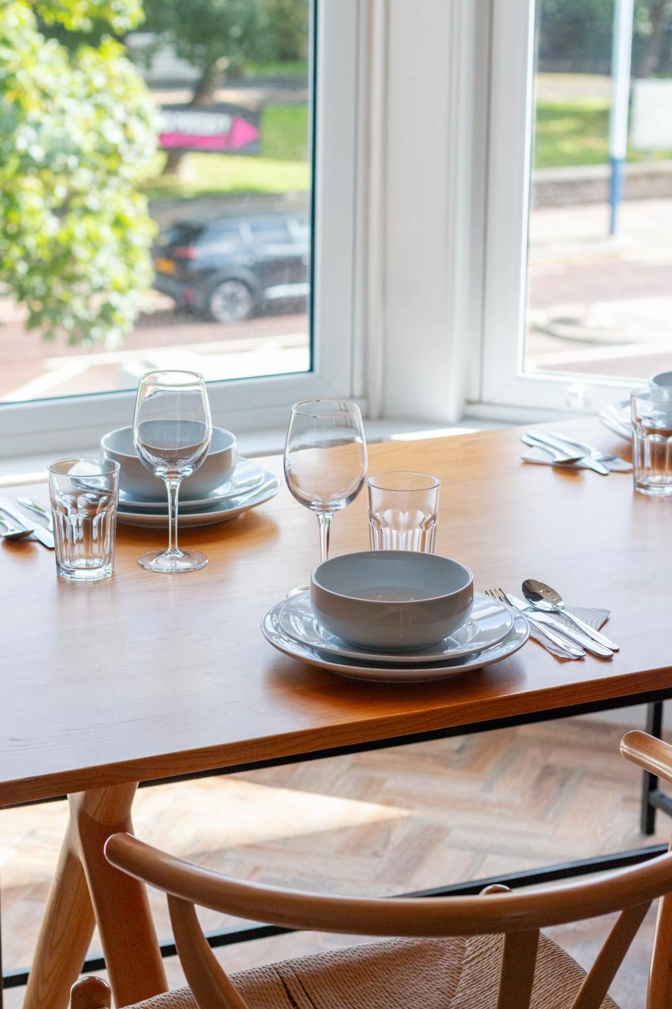 リザム・セント・アンズ Hy Lytham St Anne'Sアパートホテル エクステリア 写真 Table setting at the restaurant