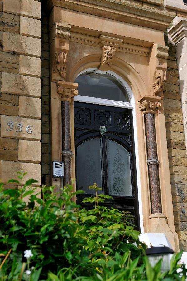 リザム・セント・アンズ Hy Lytham St Anne'Sアパートホテル エクステリア 写真 The door of 336